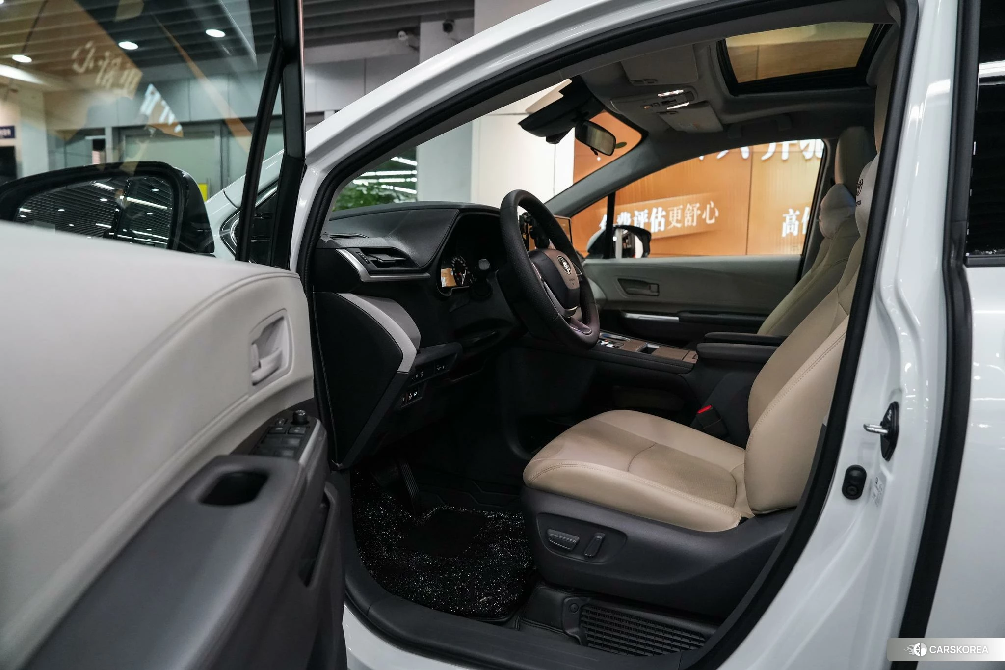 Toyota Sienna 2024 Белый из Китая, фото 3