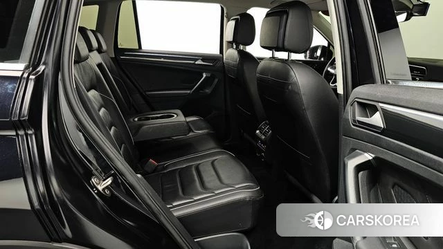 Volkswagen Tiguan second Generation 2021 Черный из Кореи, фото 3