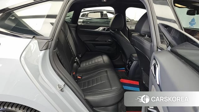 BMW i4 2023 Светло-серебряный цвет из Кореи, фото 3
