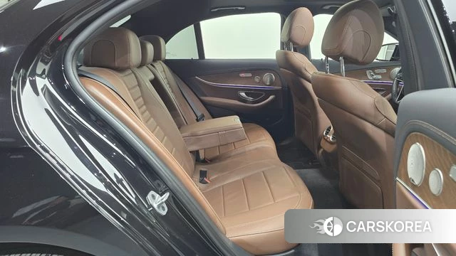 Mercedes-Benz E-Class W213 2023 Черный из Кореи, фото 3