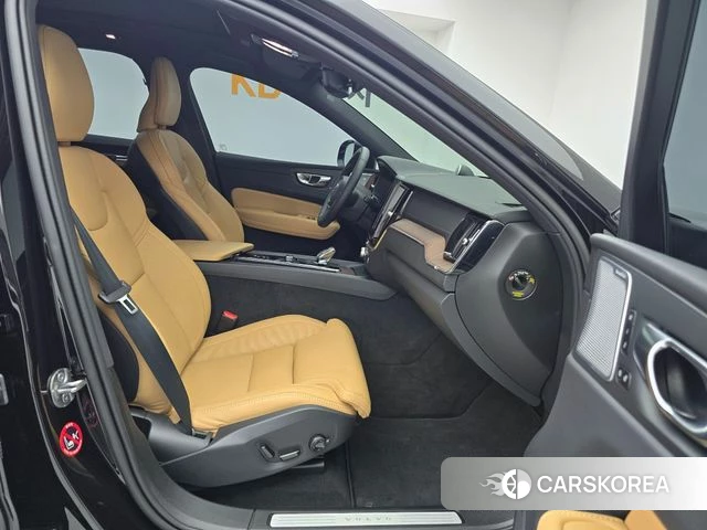 Volvo XC60 second Generation 2024 Черный из Кореи, фото 3