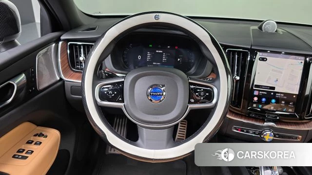 Volvo XC60 second Generation 2025 Белый из Кореи, фото 3