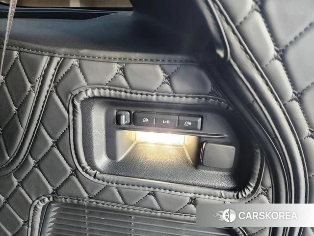 Ford Explorer 6th Generation 2025 Белый из Кореи, фото 3