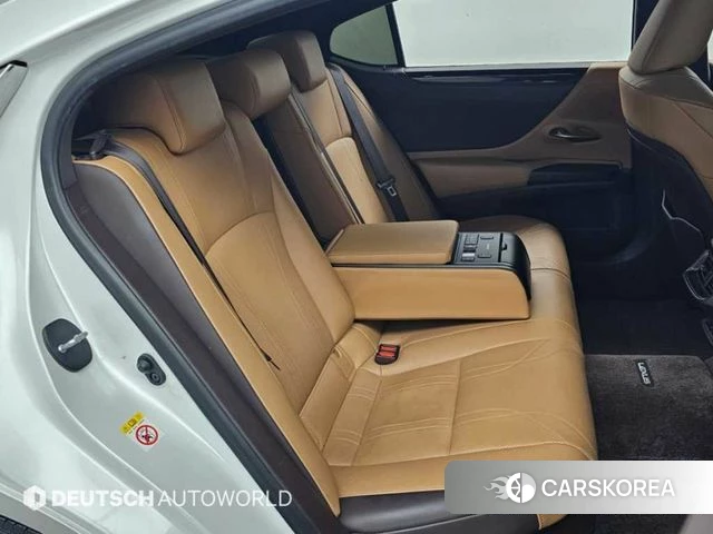 Lexus ES300h 7th generation 2018 Белый из Кореи, фото 3