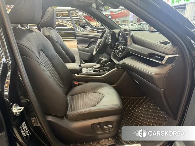 Toyota Crown 2023 Черный из Китая, фото 3