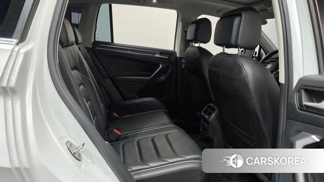 Volkswagen Tiguan second Generation 2021 Белый из Кореи, фото 3