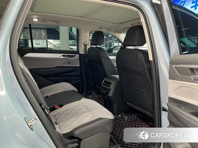 Volkswagen Tavendor 2023 Синий из Китая, фото 3