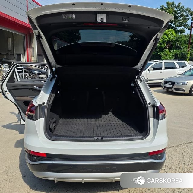 Audi Q4 e-Tron (F4) 2025 Белый из Кореи, фото 3