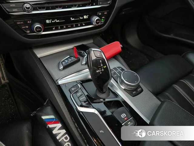 BMW 5 Series (G30) 2018 Белый из Кореи, фото 3