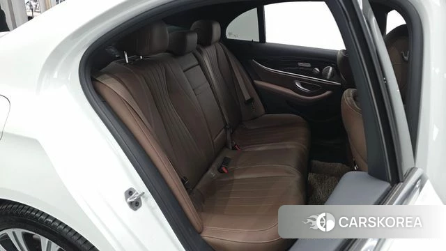 Mercedes-Benz E-Class W213 2022 Белый из Кореи, фото 4