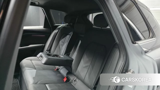 Audi Q4 e-Tron (F4) 2022 Серебристо-серый из Кореи, фото 3