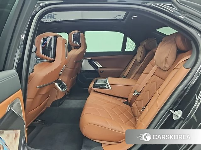 BMW 7 Series (G70) 2025 Черный из Кореи, фото 3