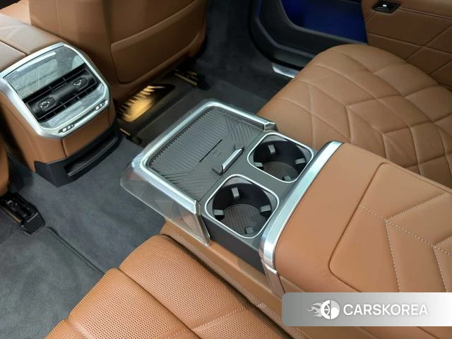 BMW i7 2025 Черный из Китая, фото 3