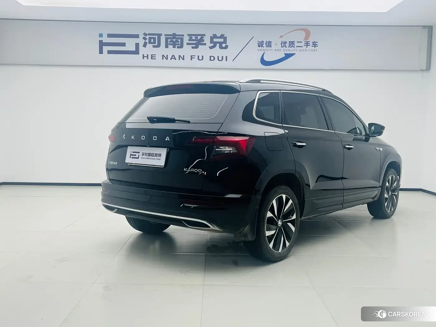 Skoda Karoq 2023 Черный из Китая, фото 3