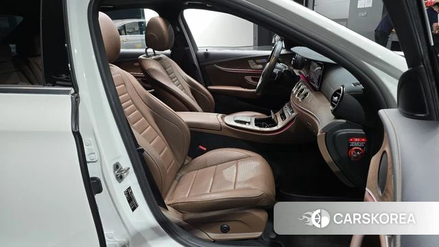 Mercedes-Benz E-Class W213 2022 Белый из Кореи, фото 3