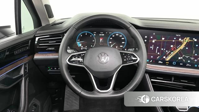 Volkswagen Touareg 3rd generation 2024 Белый из Кореи, фото 3
