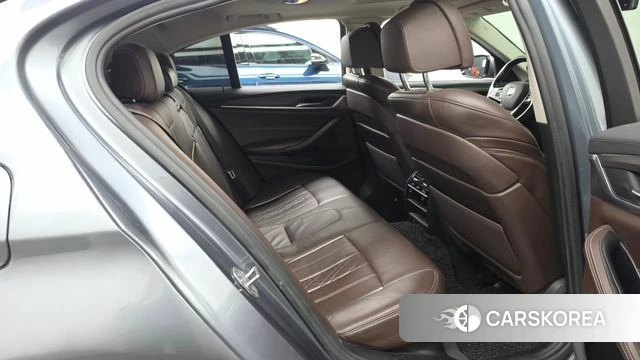 BMW 5 Series (G30) 2018 Серебристо-серый из Кореи, фото 3