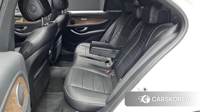 Mercedes-Benz E-Class W213 2023 Белый из Кореи, фото 3