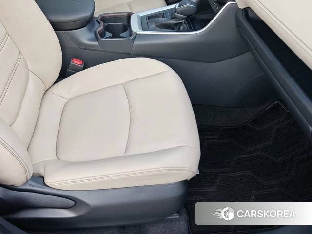 Toyota RAV4 2021 Черный из Китая, фото 3