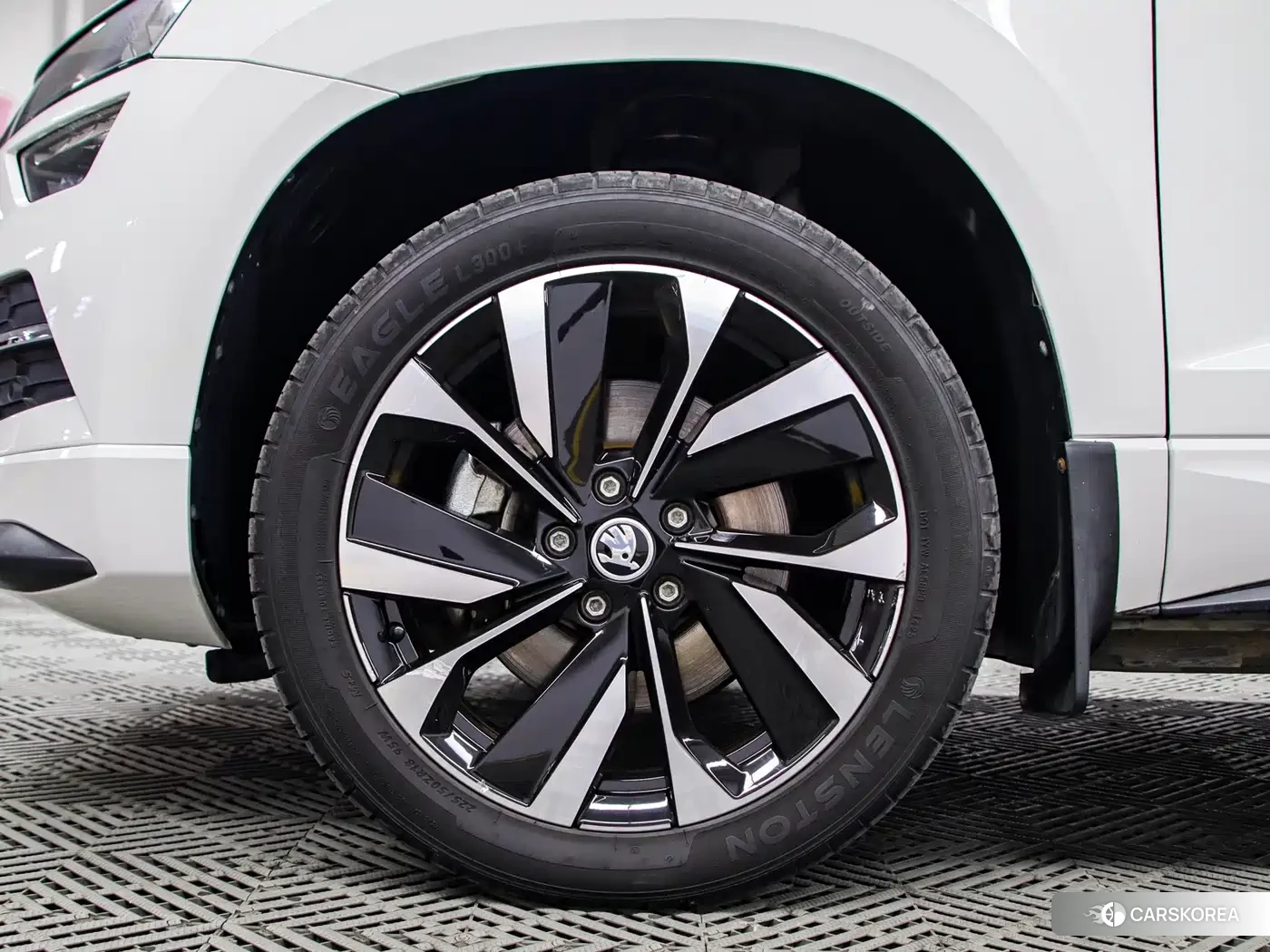 Skoda Karoq 2022 Белый из Китая, фото 3