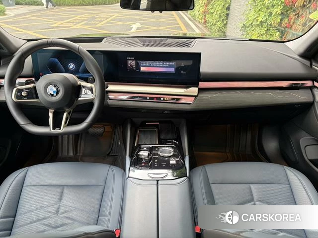 BMW 5 series 2025 Черный из Китая, фото 3