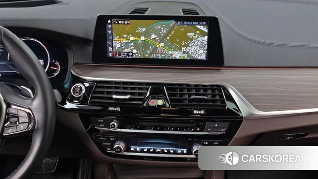 BMW 5 Series (G30) 2018 Серебристо-серый из Кореи, фото 4