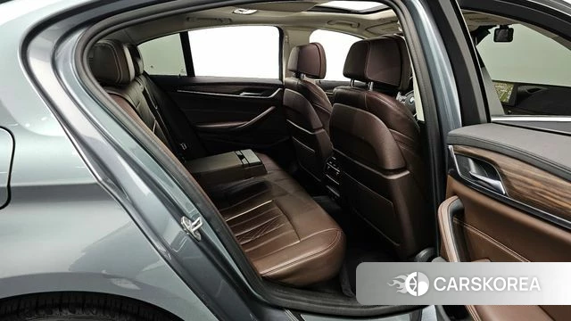 BMW 5 Series (G30) 2018 Серебристо-серый из Кореи, фото 3