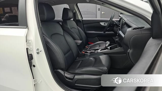 Kia The New K3 2nd generation 2021 Белый из Кореи, фото 3