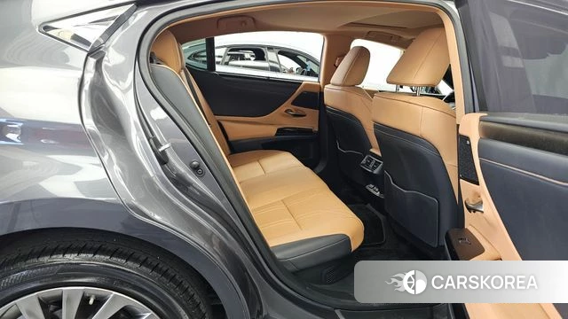 Lexus ES300h 7th generation 2021 Серый из Кореи, фото 3