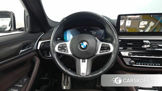 BMW 5 Series (G30) 2021 Белый из Кореи, фото 3