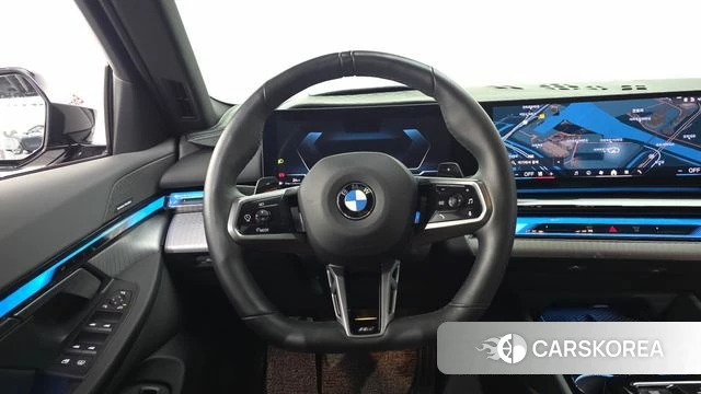 BMW 5 Series (G60) 2024 Черный из Кореи, фото 3