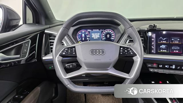 Audi Q4 e-Tron (F4) 2025 Черный из Кореи, фото 3
