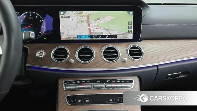 Mercedes-Benz E-Class W213 2023 Белый из Кореи, фото 3