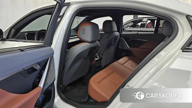 BMW 5 Series (G60) 2026 Белый из Кореи, фото 3