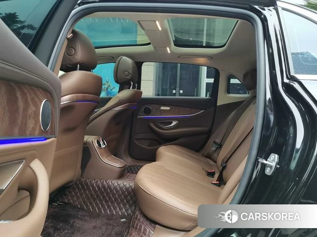 Mercedes-Benz E-Class 2022 Черный из Китая, фото 3