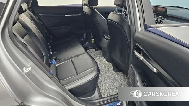 Kia Seltos 2021 Серебристо-серый из Кореи, фото 3