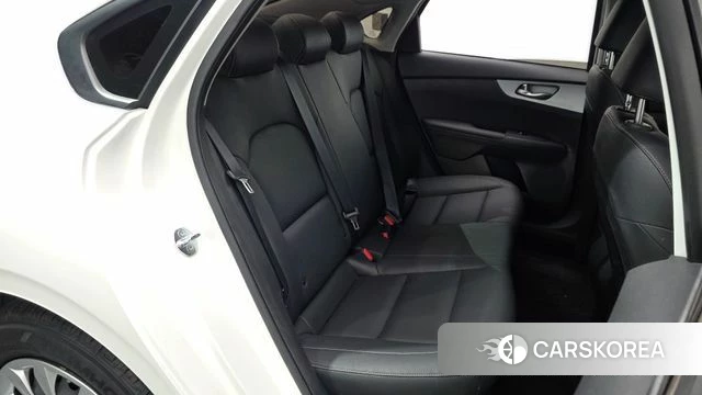 Kia The New K3 2nd generation 2024 Белый из Кореи, фото 3