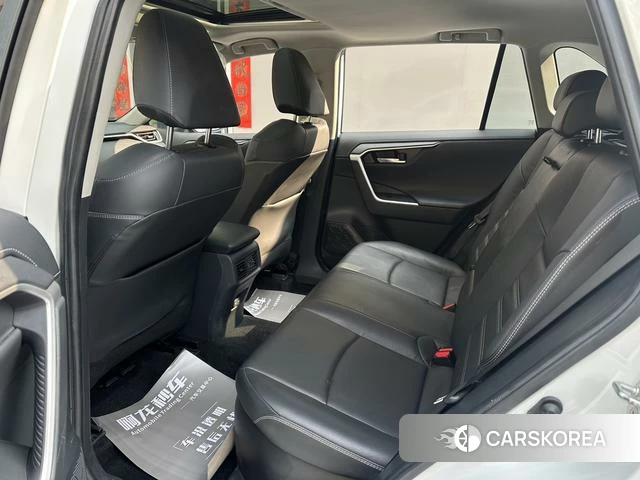 Toyota RAV4 2022 Белый из Китая, фото 3