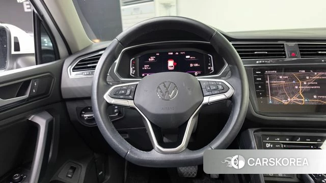 Volkswagen Tiguan second Generation 2023 Белый из Кореи, фото 3