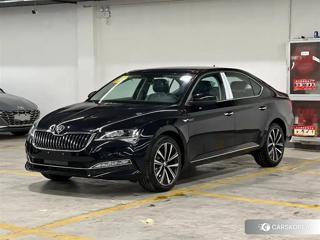 Skoda Superb 2025 Silver/gray из Китая, фото 3