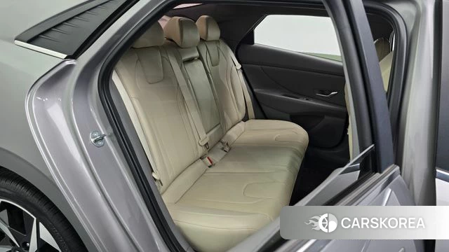 Hyundai Avante (CN7) 2023 Серебристо-серый из Кореи, фото 3
