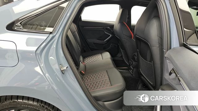 Audi RS3 (8Y) 2026 Светло-серебряный цвет из Кореи, фото 3