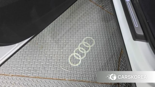 Audi Q3 (F3) 2023 Белый из Кореи, фото 3