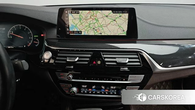 BMW 5 Series (G30) 2019 Белый из Кореи, фото 3