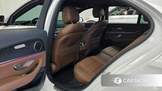 Mercedes-Benz E-Class W213 2022 Белый из Кореи, фото 3
