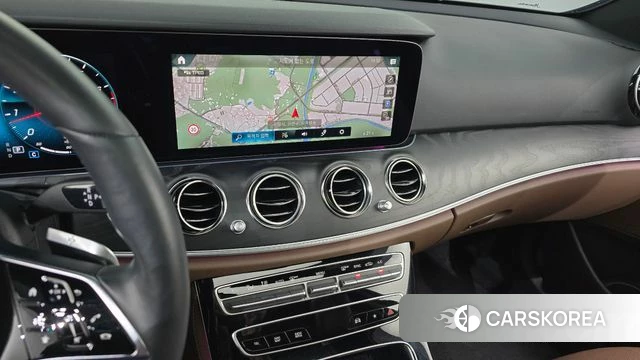 Mercedes-Benz E-Class W213 2023 Белый из Кореи, фото 3