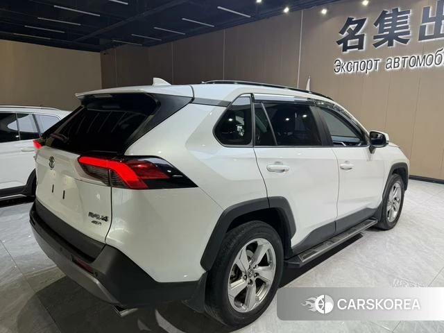 Toyota RAV4 2021 Белый из Китая, фото 3