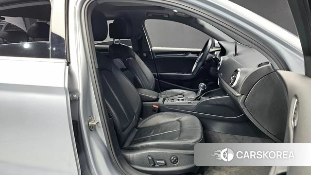 Audi New A3 2018 Серебристо-серый из Кореи, фото 3