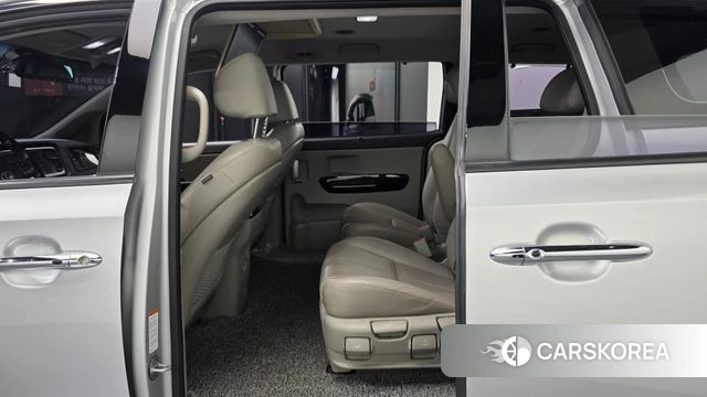 Kia The New Carnival 2018 Серебряный из Кореи, фото 3