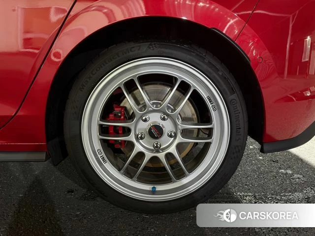 Volkswagen Golf 8th Generation 2025 Красный из Кореи, фото 3